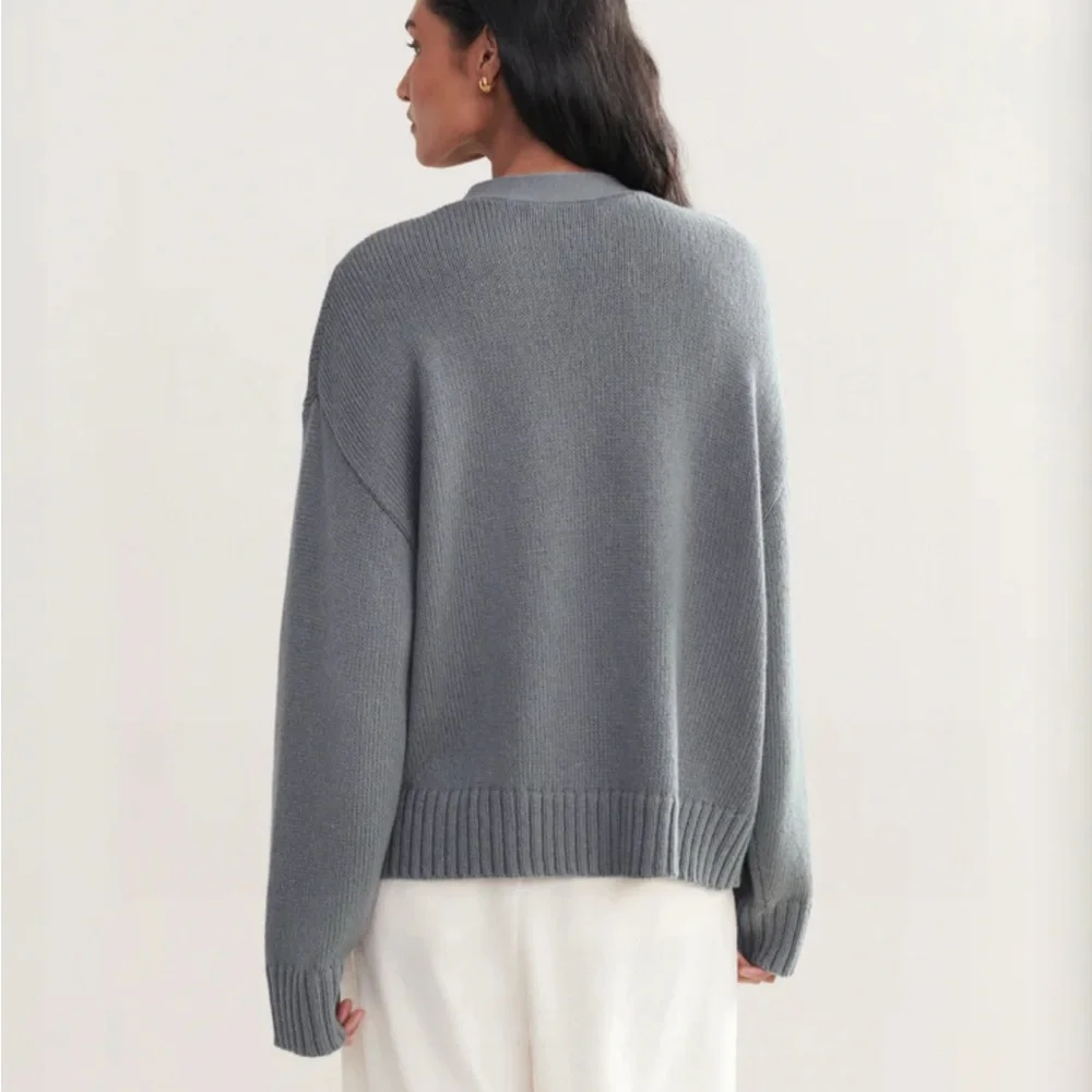 Jenni Kayne Gray V-Neck Button Front Cropped Cardigan - Picture 2 of 7